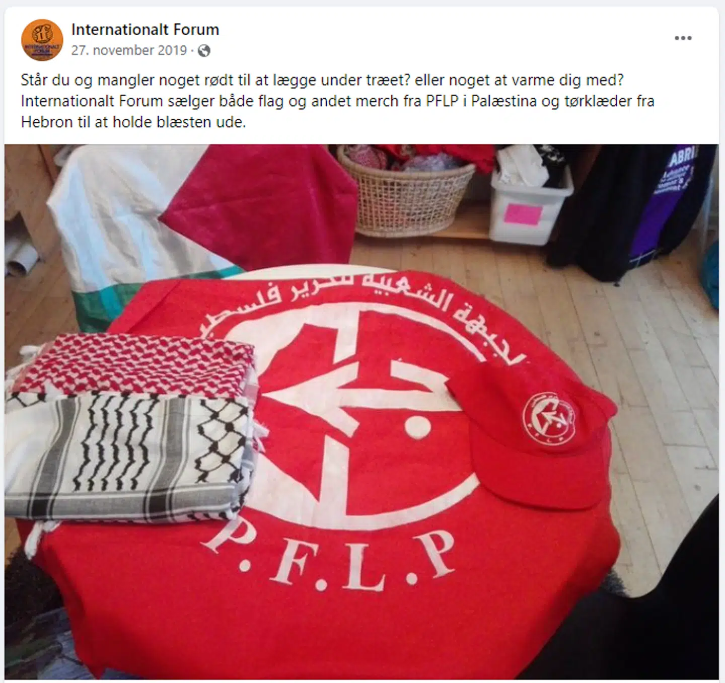 Internationalt Forum har flere gange reklameret for deres PFLP-merchandise på sociale medier.