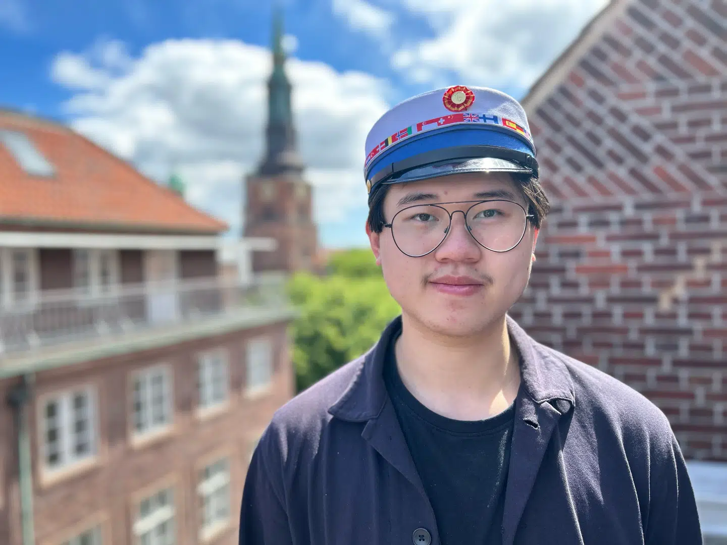 Sheng Li har sagt nej til fester og til at hænge ud med vennerne for at kunne fokusere på skolearbejdet. Men det har været et aktivt valg, siger han.