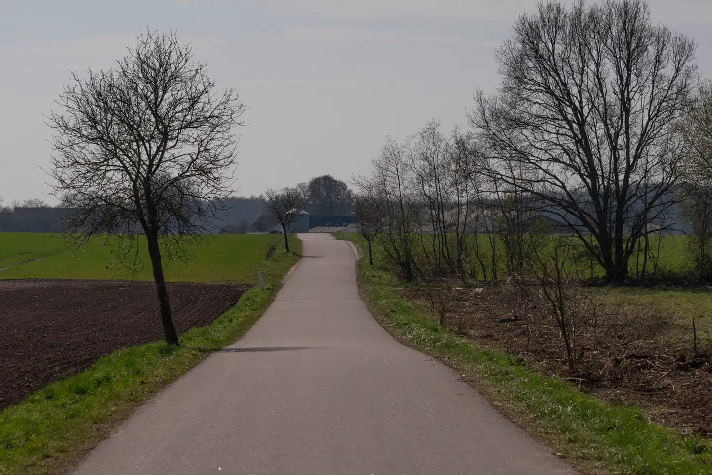 I dag falder der dom i Korsør-sagen, hvor en 33-årig mand blandt andet er anklaget for at bortføre en 13-årig pige omkring Kirkerup. Her fra landevejen ved den lille by Kirkerup, hvor pigens cykel blev fundet.