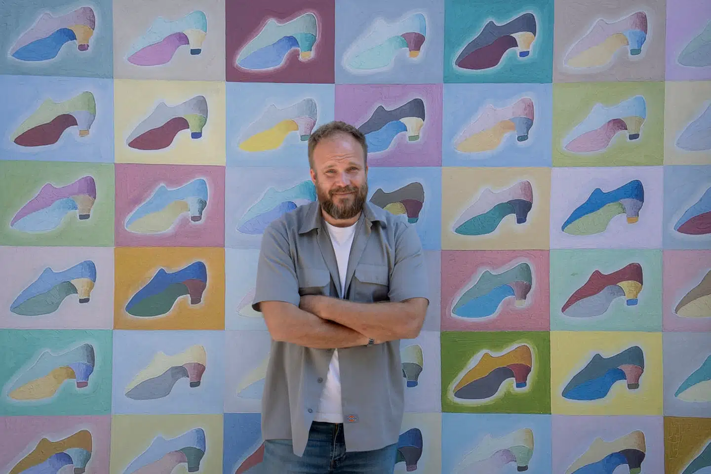 Nogle husker det store billede med de mange sommersko, som hang på cafeen af samme navn. Det flytter med, når den gamle københavnercafé åbner et andet sted i byen.