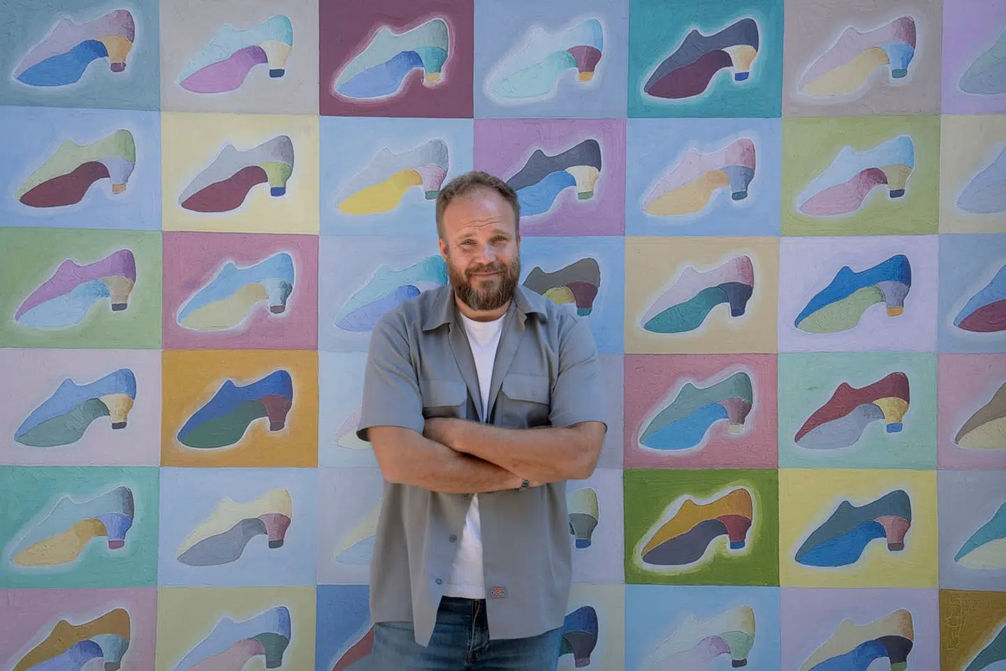 Nogle husker det store billede med de mange sommersko, som hang på cafeen af samme navn. Det flytter med, når den gamle københavnercafé åbner et andet sted i byen.