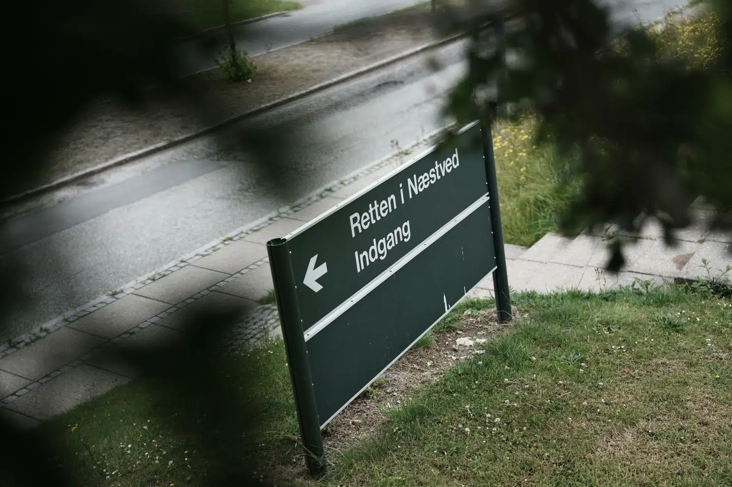 Anklagemyndigheden mener, at en i dag 33-årig mand skal idømmes fængsel på livstid for grove seksualforbrydelser mod tre piger på 13, 15 og 17 år samt for at have dræbt 17-årige Emilie Meng.