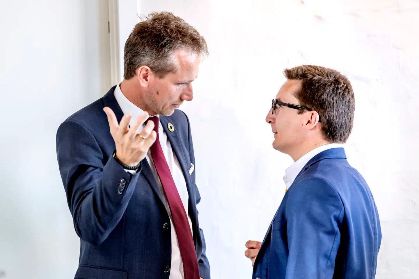 Tidligere Venstre-næstformand Kristian Jensen rådførte sig med Christopher Arzrouni, inden han skulle mødes med pressen og tale om Lars Løkke Rasmussens bog »Befrielsens øjeblik«, som Jensen ikke havde kendt meget til på forhånd.