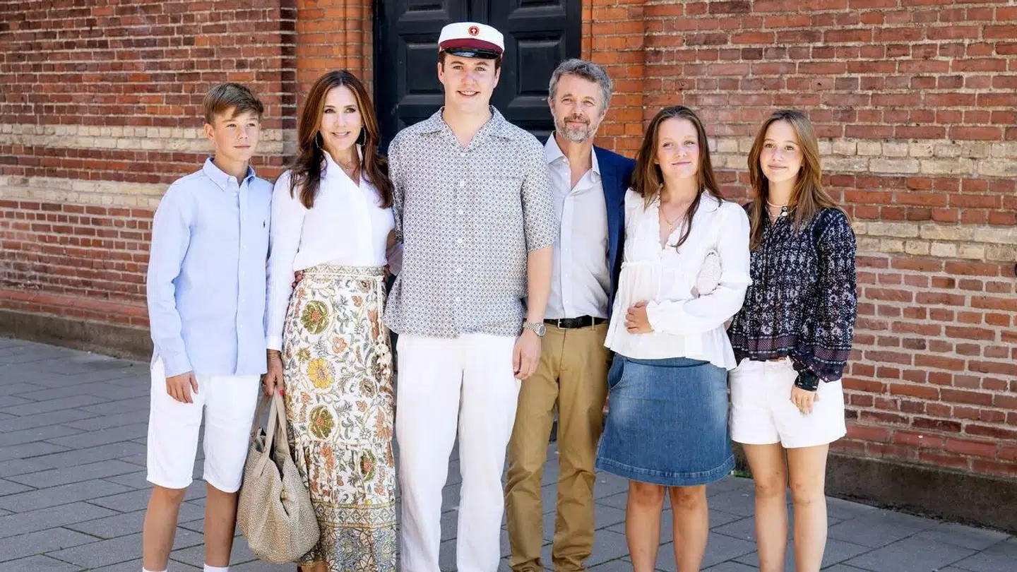 Kronprinsen er bedre til at kommunikere end hans forældre.