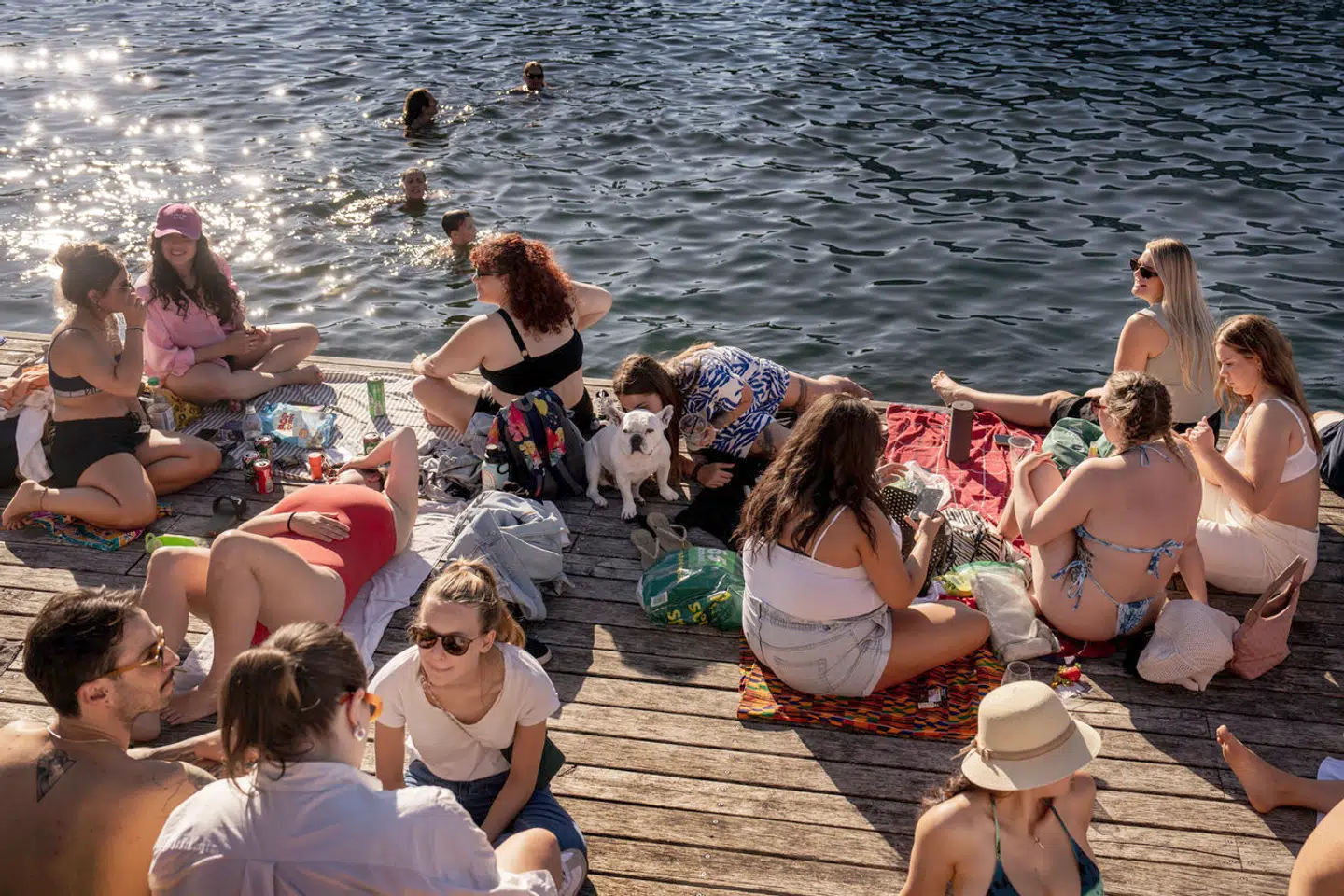 Generelt føler borgerne i København sig nu lige så trygge, som de gjorde før den store bandekonflikt skabte frygt i årene 2017-2018. Men der er forskel på, hvordan det billede tegner sig i de enkelte bydele. Og hvor meget kriminalitet borgerne bliver ramt af.