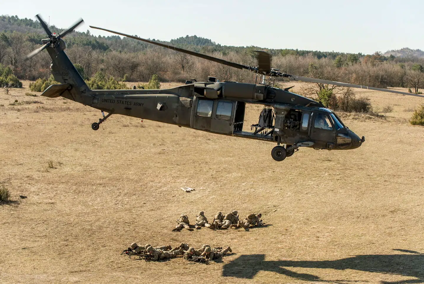 USA har blandt andet militærbaser i Storbritannien, Tyskland, Italien og Tyrkiet. Her ses amerikanske soldater under en øvelse i Ungarn tilbage i 2020.