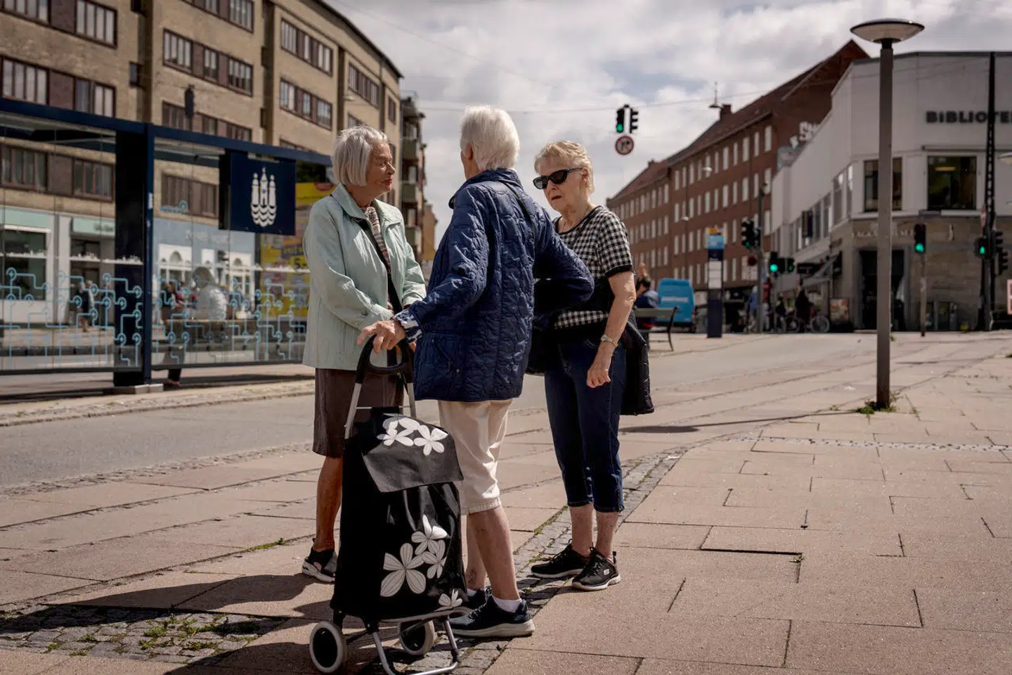 Generelt føler borgerne i København sig nu ligeså trygge, som de gjorde, før den store bandekonflikt skabte frygt i årene 2017-2018. Men der er forskel på, hvordan det billede tegner sig i de enkelte bydele, og hvor meget kriminalitet borgerne bliver ramt af.