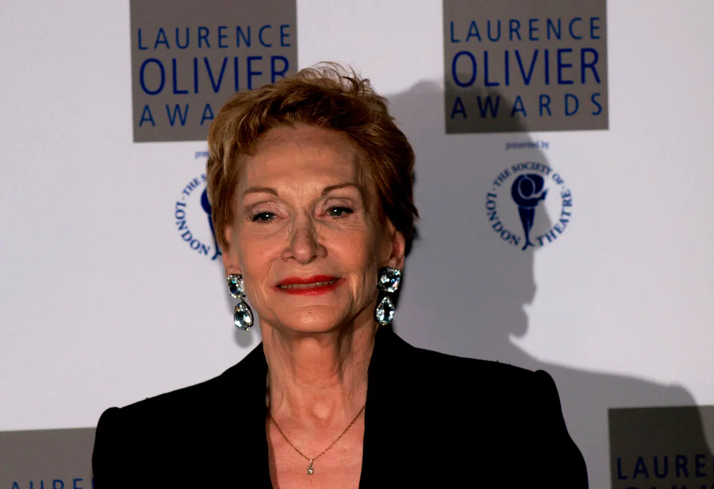 Siân Phillips er en walisisk skuespiller. Hendes cv tæller over 140 film og tv-serier foruden en lang karriere på teaterscenen.