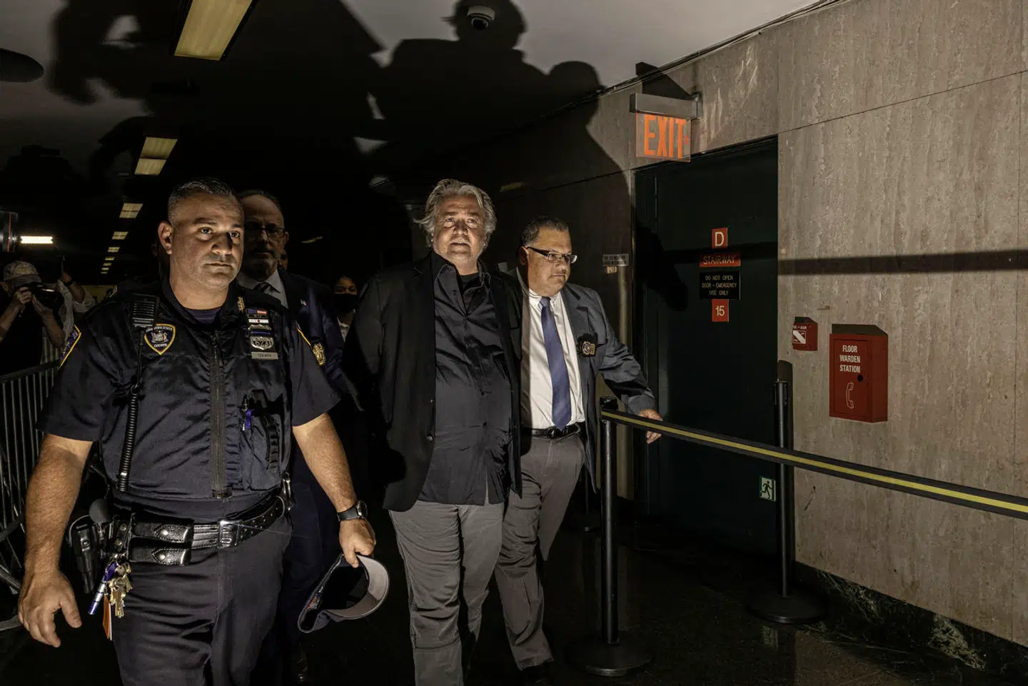 Samtidig med at Trump i mandags fik immunitet, begyndte hans tidligere rådgiver, Steve Bannon (billedet), at afsone en straf i forbundsfængslet i Danbury. Det betyder, at tre at Trumps topfolk lige nu sidder i fængsel. Arkivfoto: Alex Kent/AFP/Ritzau Scanpix