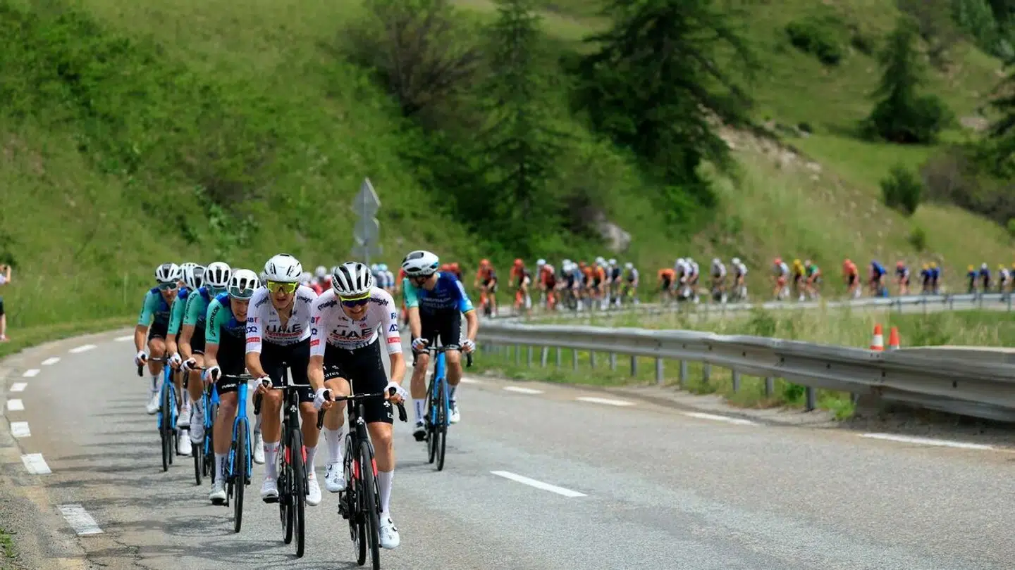 UAE Emirates styrede løbet fra bunden af Col du Galibier og satte kniven ind, hvor det gjorde ondt på Visma-Lease a Bike.