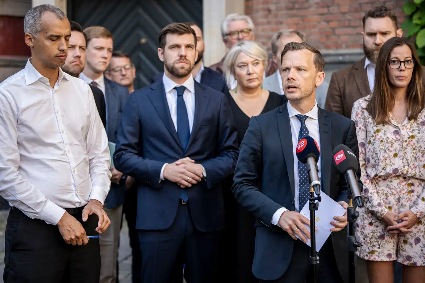 »I stedet for at levere den nødvendige handlingsplan mod racisme, ser vi nu en regering, der vælger at prioritere initiativer mod antisemitisme alene,« skriver Bilal Itani. Justitsminister Peter Hummelgaard (S) præsenterer her en styrket indsats mod antisemitisme.