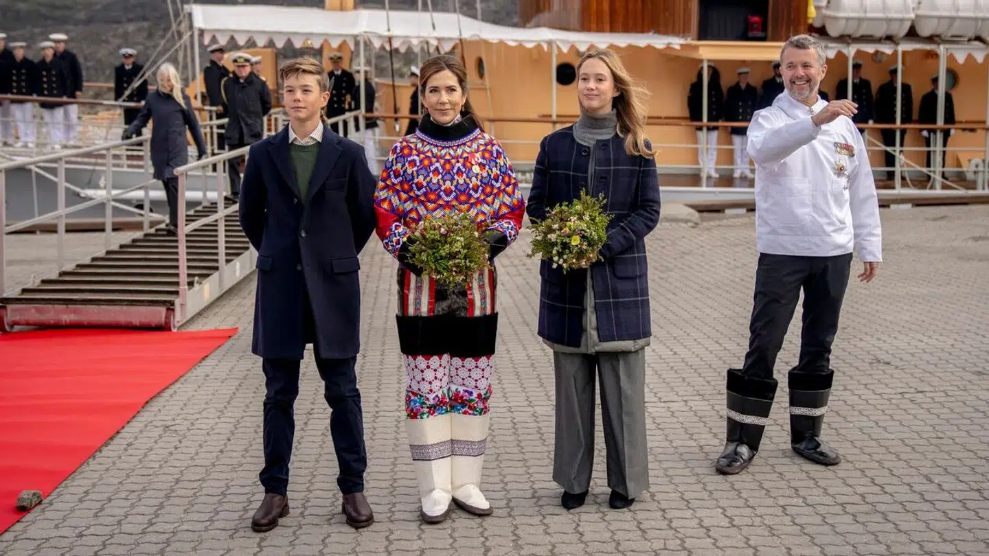 Dronning Mary og kong Frederik havde også taget deres traditionelle grønlandske tøj med.