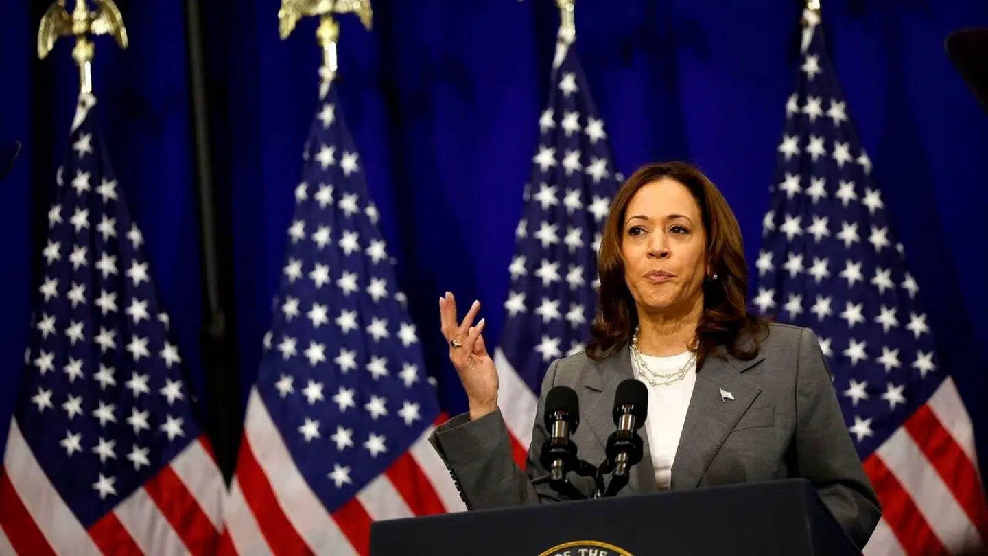 Vicepræsident Kamala Harris er ikke til at komme udenom, hvis Joe Biden trækker sig, mener adskillige kilder hos Demokraterne ifølge Reuters.
