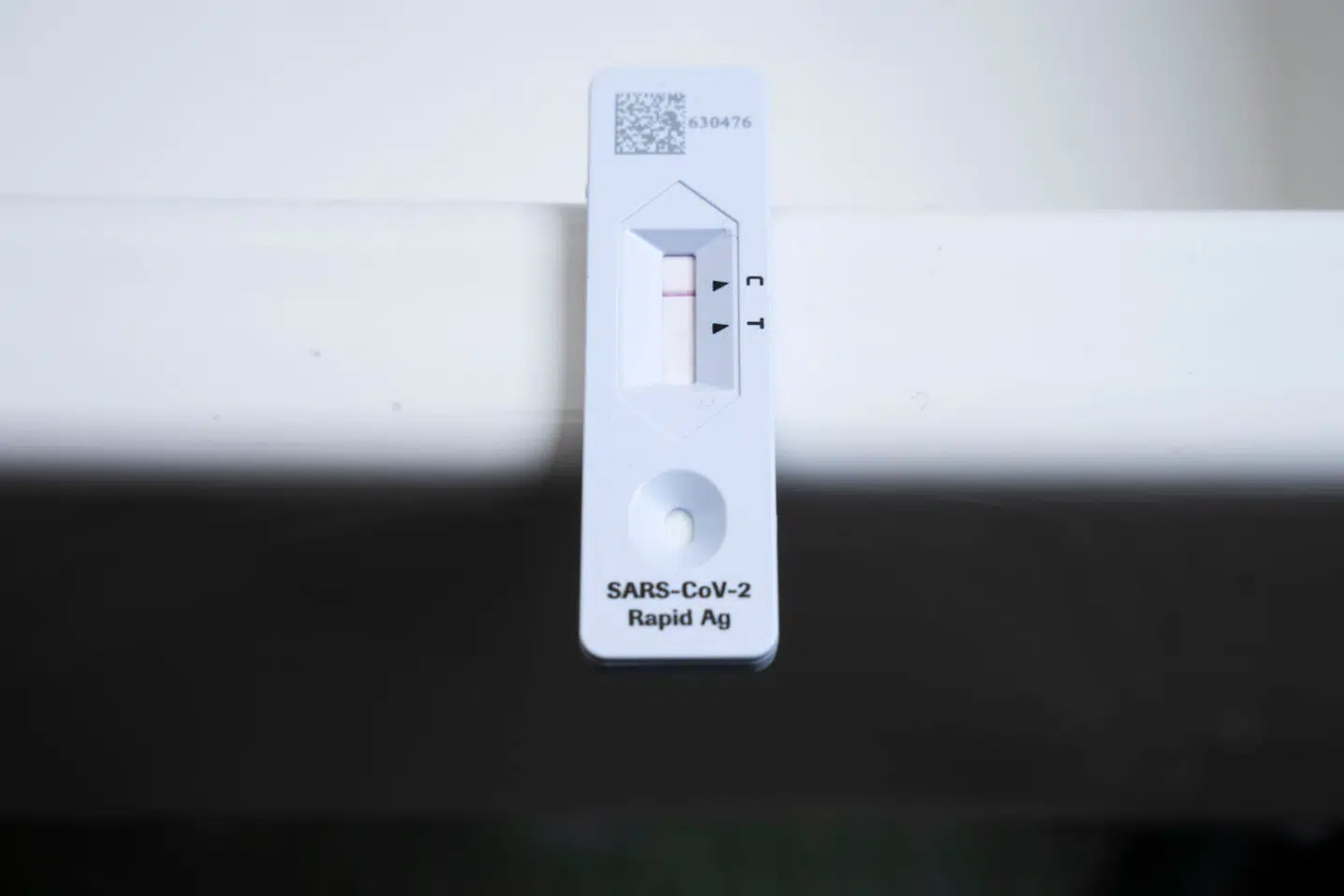 Man kan fortsat købe en coronatest på apoteket, hvis man er interesseret i at vide, hvad man fejler. Her ses en negativ covid-19-hjemmetest.