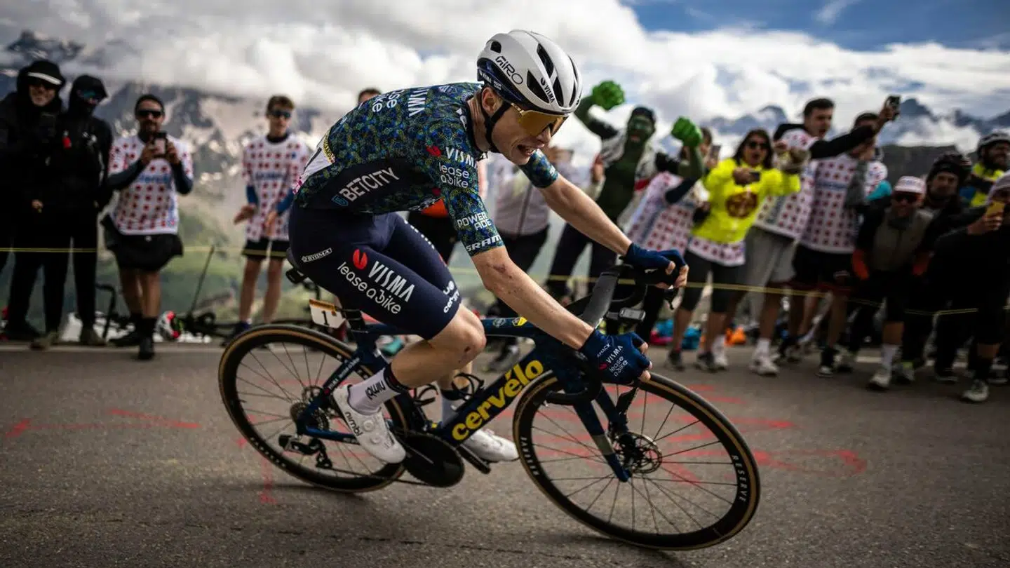 Jonas Vingegaard på vej op ad Galibier.