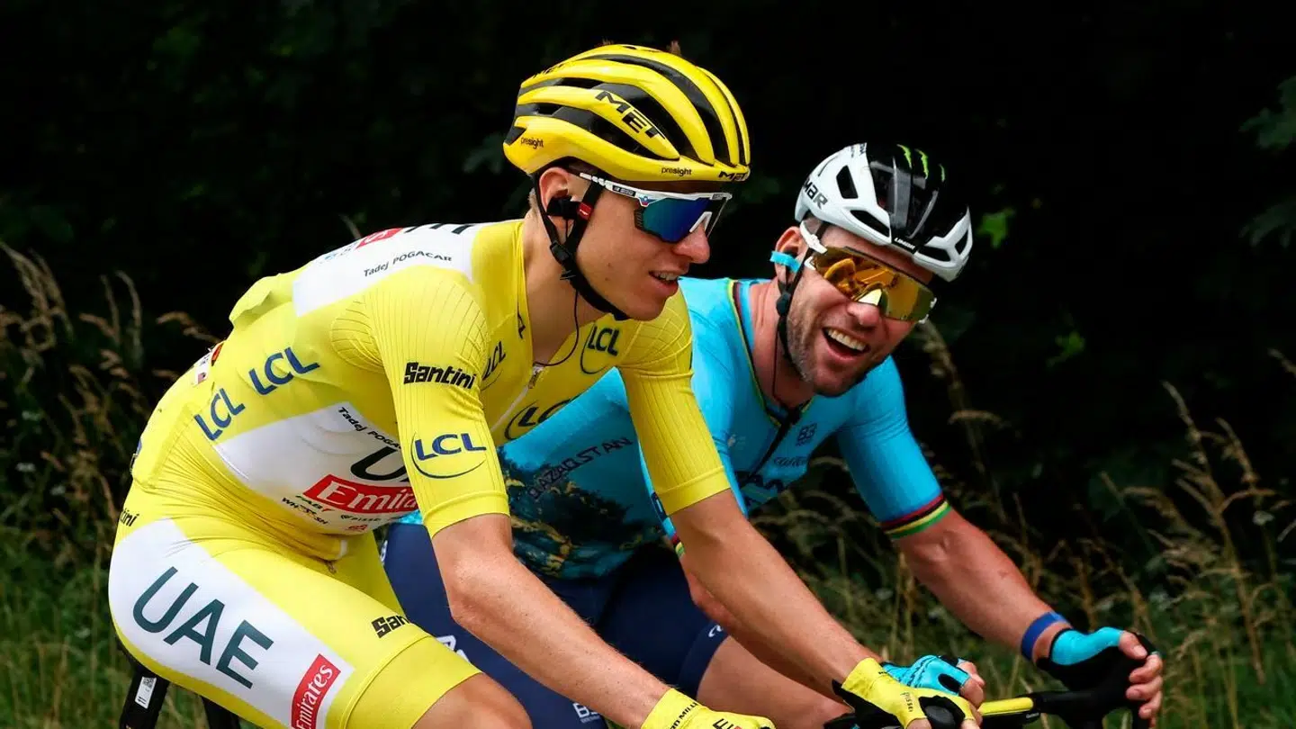 Tadej Pogacar var millimeter fra at ryge i asfalten på femte etape af Tour de France.