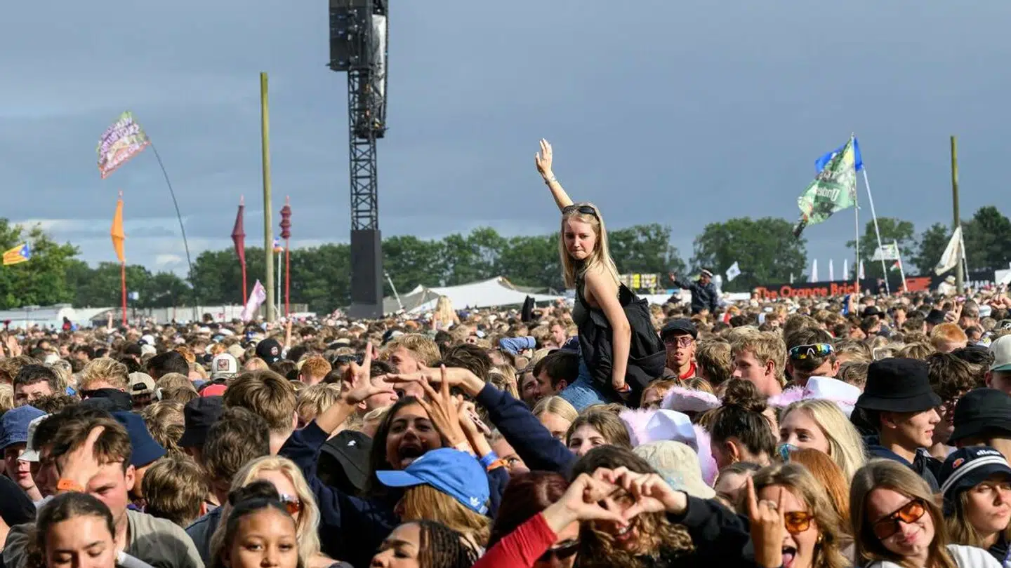 Publikum til den danske Rapper Lamin der åbner Roskilde Festival 2024 på Orange scene onsdag den 3. juli 2024. (Foto: Torben Christensen/Scanpix 2024)