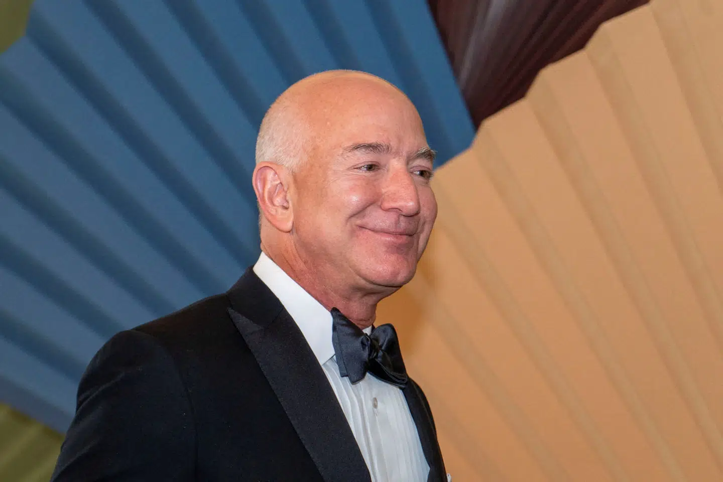 Det er tre år siden, at Jeff Bezos trådte tilbage som topchef for internetgiganten Amazon, men han trækker fortsat i trådene i sit livsværk.