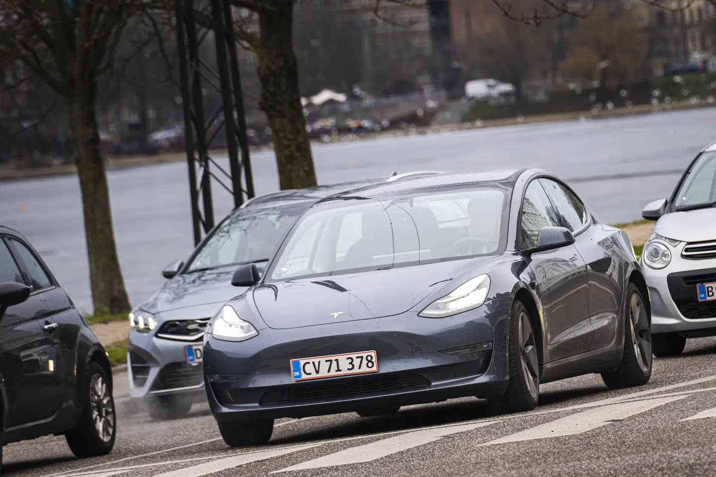 Flere og flere kører i elbiler, og det kommer til at kræve større kapacitet. Derfor er det en god nyhed, at elkapaciteten stiger, mener Green Power Denmark. (Arkivfoto).
