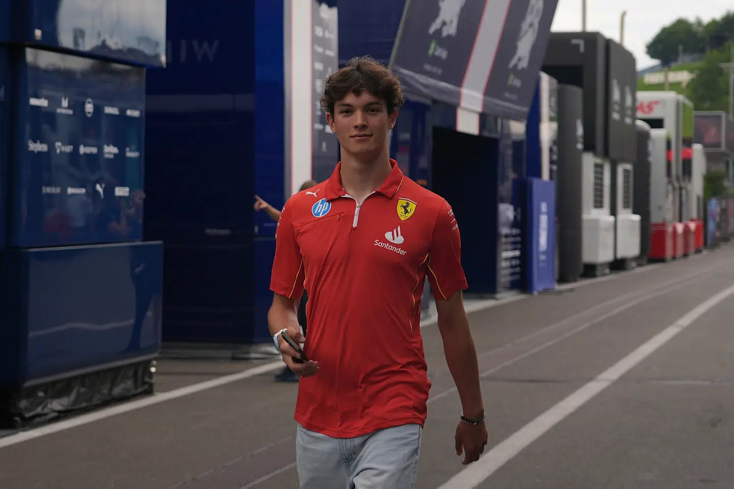 19-årige Oliver Bearman ses som et stort talent og debuterede i marts i Formel 1 med en syvendeplads for Ferrari.