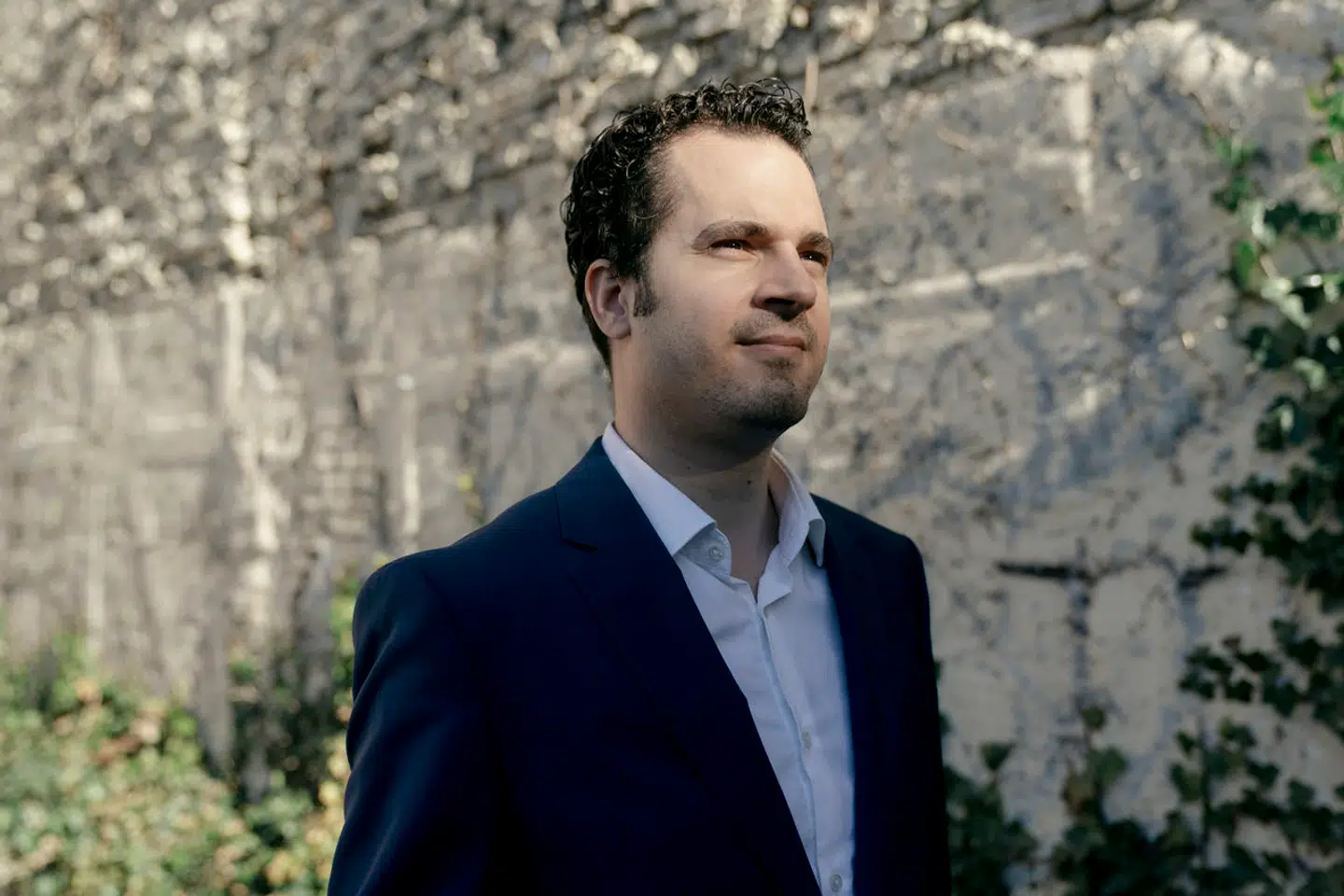 Andreas Vetö har sagt sin stilling som direktør for Danmarks Underholdningsorkester op og sygemeldt sig.