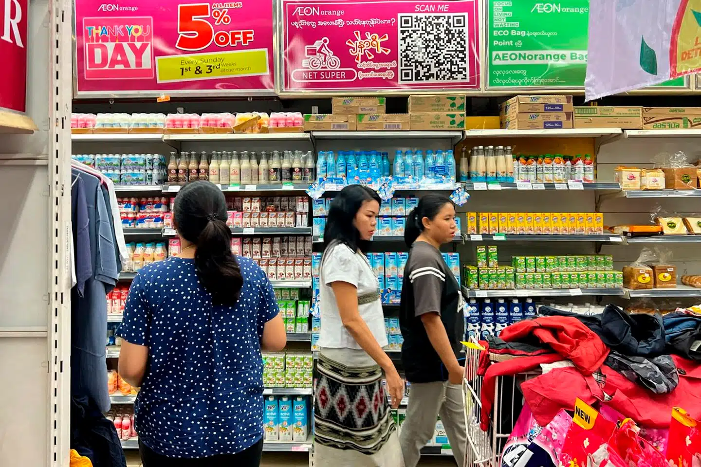 Aeon Orange-supermarked i Yangon, Myanmar. Myndighederne har arresteret et større antal forhandlere og producenter for at sælge risen til overpris. Foto: AFP/Scanpix