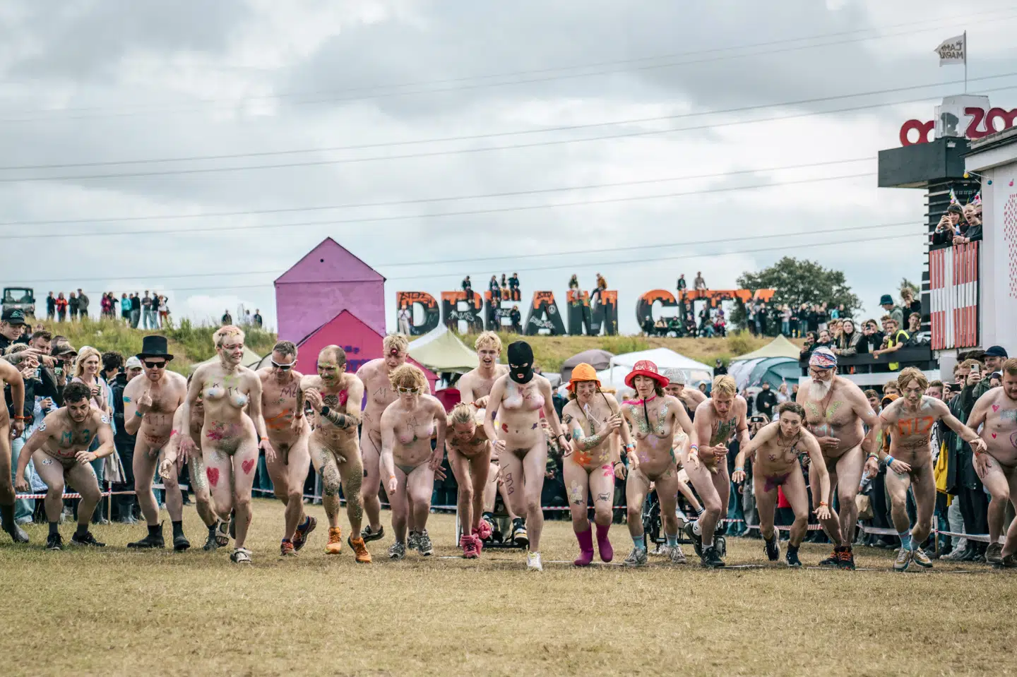 Det årlige nøgenløb på Roskilde Festival løbes i området Dream City.