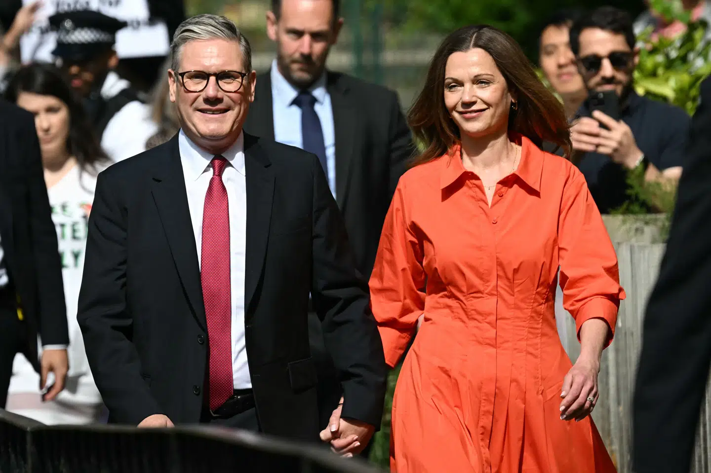 Keir Starmer ankom tidligere på dagen med sin hustru, Victoria, til sit stemmested.