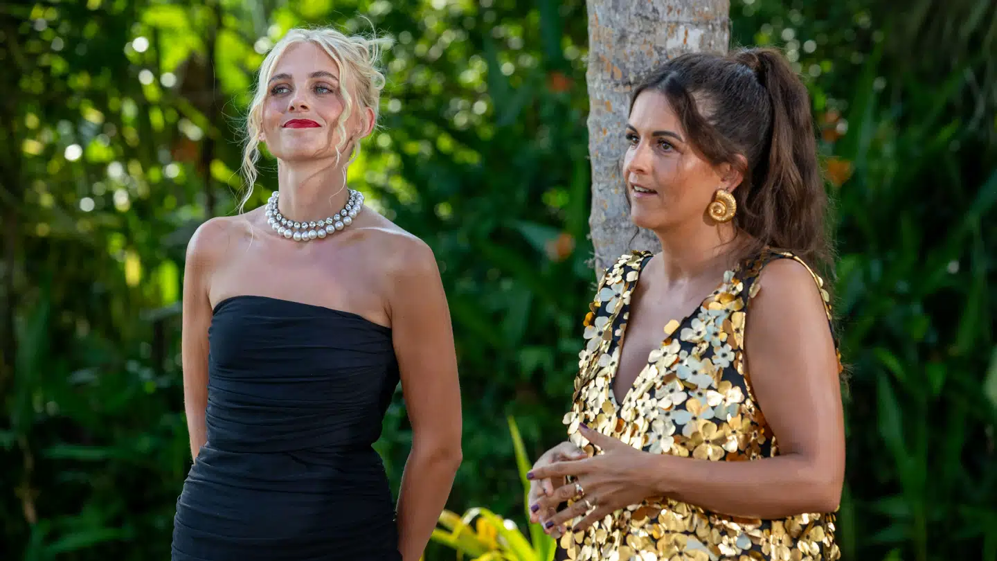 Vi startede med to kvinder og 17 mænd i et resortområde i Sri Lanka. I sidste afsnit var der kun tre tilbage: den 27-årige Sofie Martinussen fra Odder og hendes to potentielle udkårne, Mads og Daniel. Foto: TV 2 DANMARK