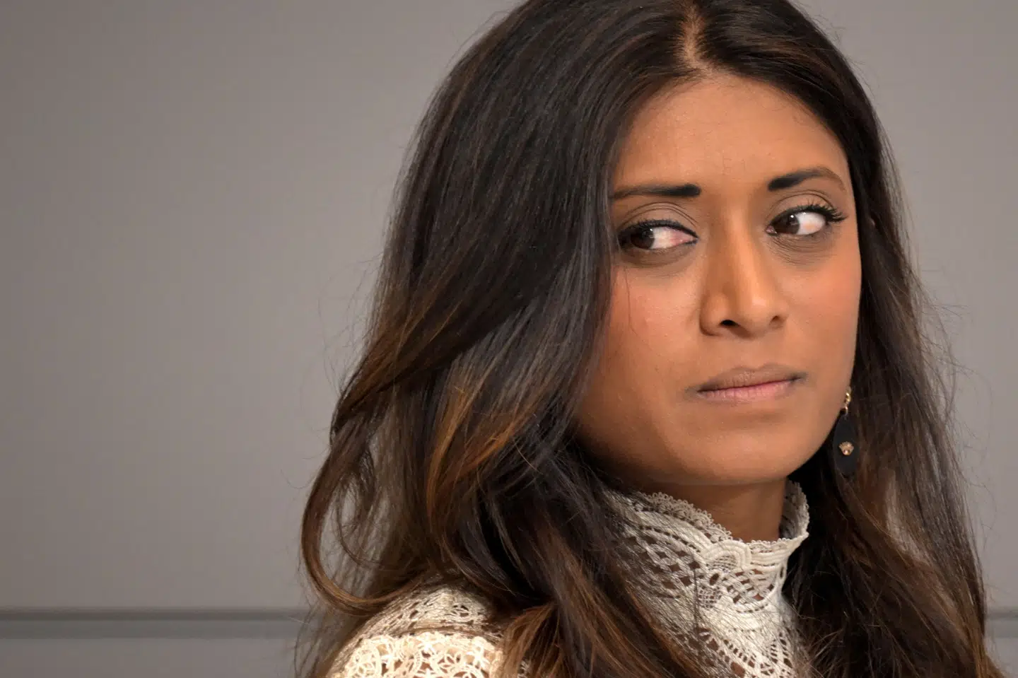 Prisca Thevenot der er talskvinde for den franske regering, og hendes kampagnehold blev overfaldet i onsdags, da de var ved at hænge valgplakater op. (Arkivfoto).