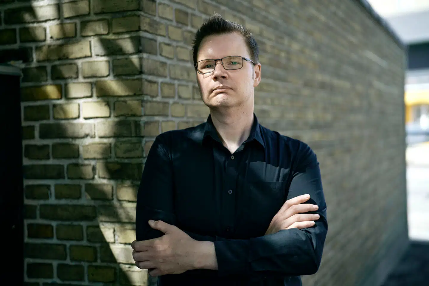 Tom Van de Wiele er etisk hacker og arbejder med at finde huller i danske virksomheders sikkerhedssystemer. Det viser sig sjældent at være særlig svært, fortæller han.