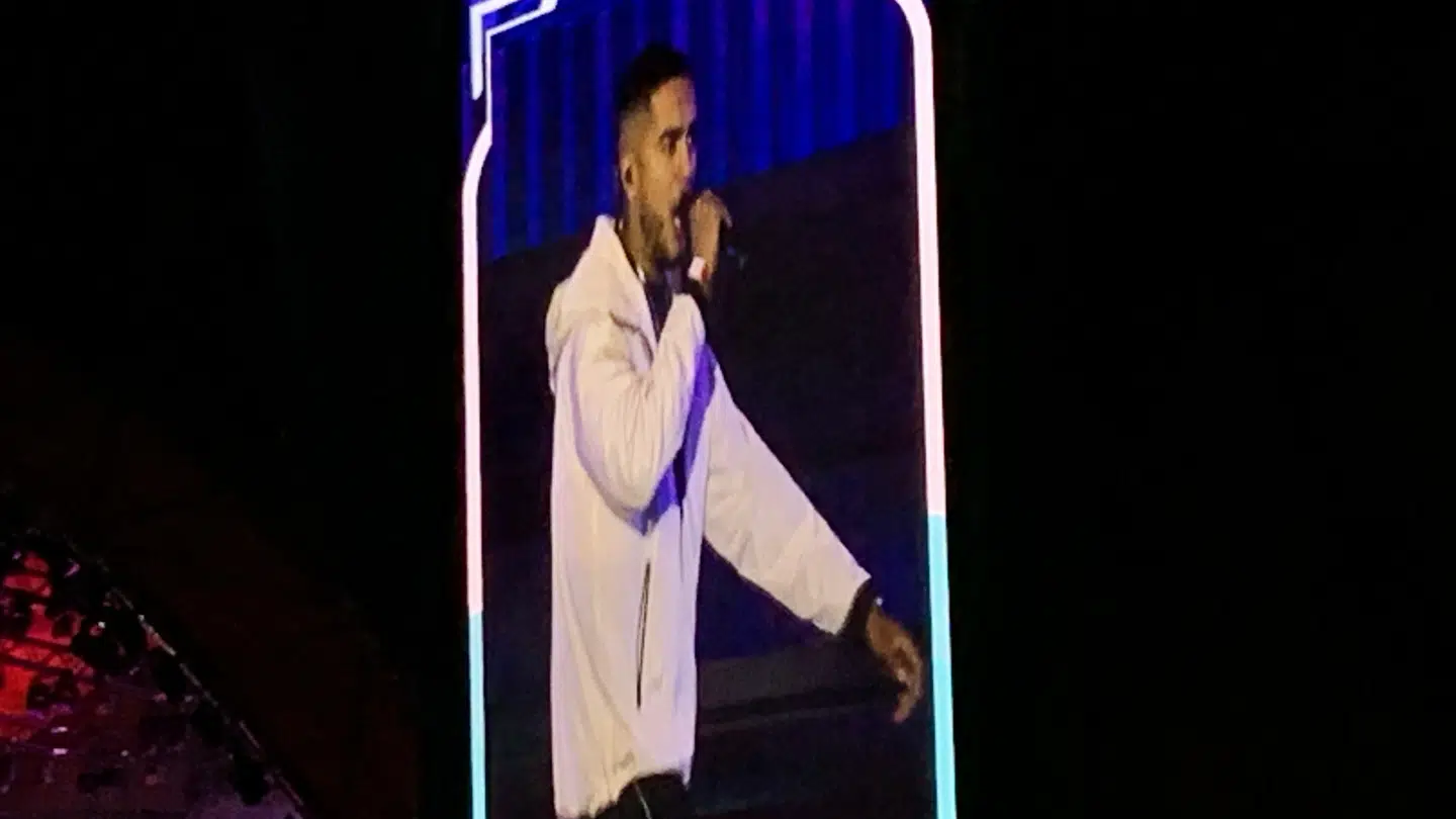 Kesi ankom underligt sent til koncerten.