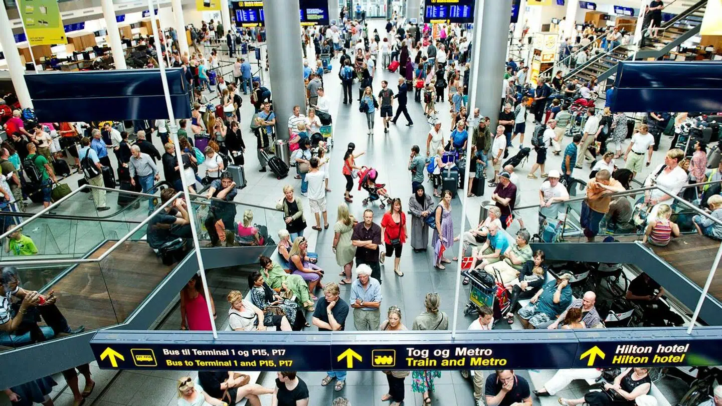 Det er lige nu højsæson for at forlade landet i søgen efter sol og varme. Men det er også de cybekriminelles højsæson for at svindle folk.