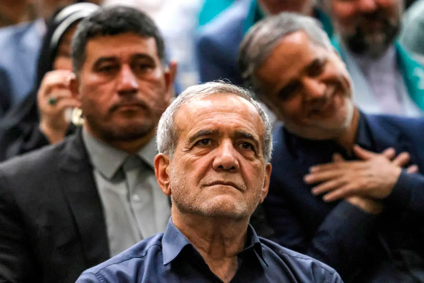 Irans nyvalgte præsident, Masoud Pezeshkian, besøgte efter sin valgsejr lørdag et helligt sted for Ayatollah Ruhollah Khomeini. Pezeshkian vandt anden runde af præsidentvalget over den ultrakonservative kandidat Saeed Jalili.