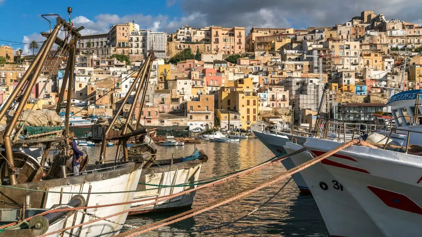 Agrigento er et populært turistmål på den italienske ø Sicilien, men i år er mange hoteller i bjergbyen blevet nødt til at afvise gæster, fordi øen er voldsomt ramt af tørke. Foto: Peter Schickert/AP/Ritzau Scanpix