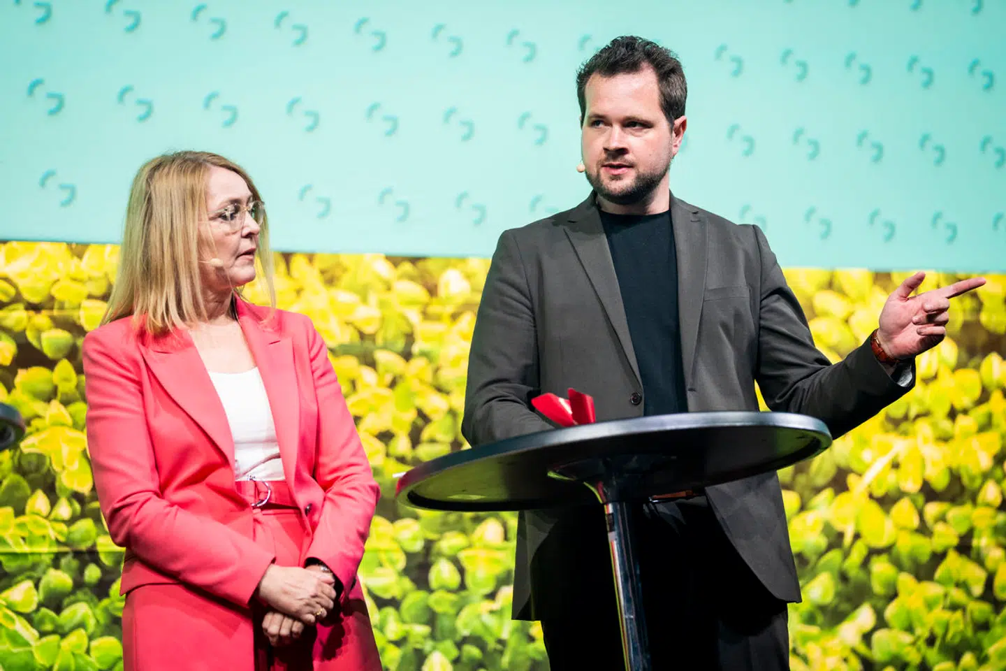 Christel Schaldemose fra Socialdemokratiet og Anders Vistisen fra Dansk Folkeparti er uenige om, hvem der egentlig går Putins ærinde i Europa-Parlamentet.