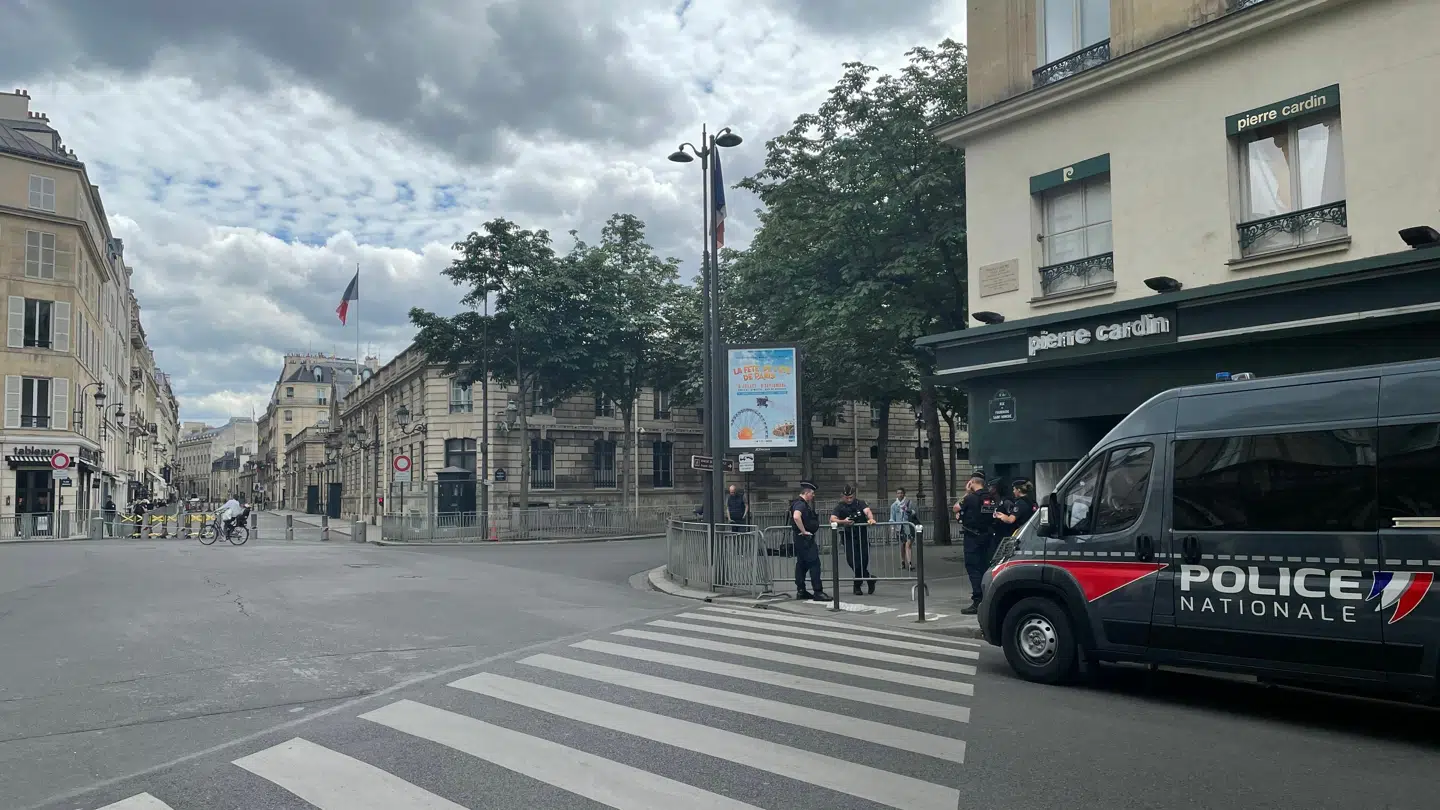 Fransk politi ved præsidentpalæet i Paris.