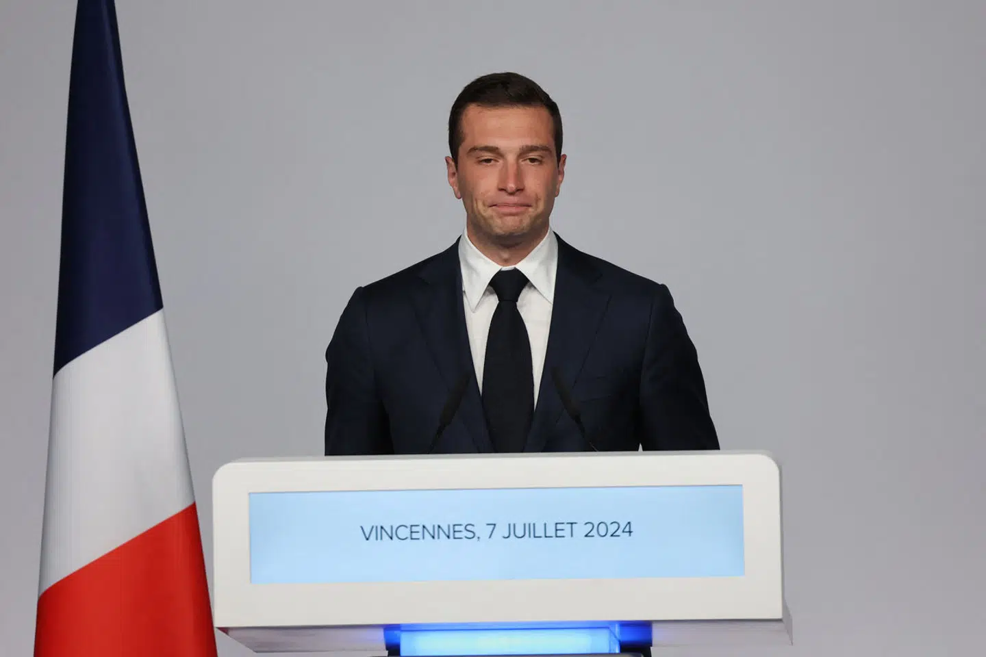 Højrefløjslederen Jordan Bardella var tydeligt skuffet, da han for første gang tog ordet i kølvandet på det, der ligner et stort valgnederlag.