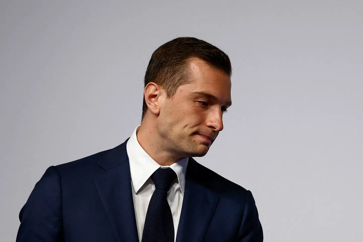 Jordan Bardella skulle tale til RN's tilhængere, kort efter den nedslående prognose var kommet ud.