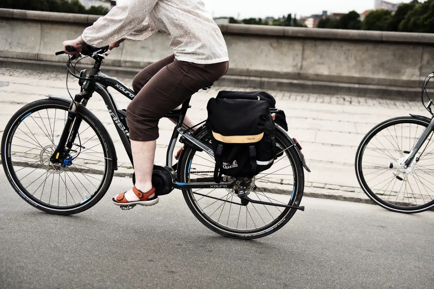 En forsøgsordning med elcykler i 27 midtjyske landsbyer skal teste, om cyklerne kan være et alternativ til bilen. (Arkivfoto).