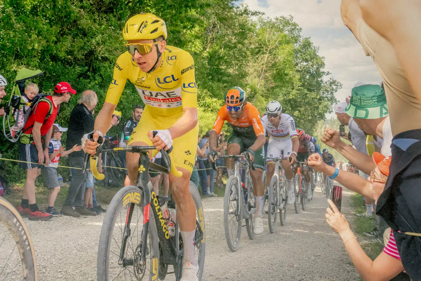 Efter søndagens etape med 32 kilometer grusveje har cykelrytterne haft mulighed for at trække vejret på løbets første hviledag. Tirsdag venter en etape, der potentielt kan blive »fatal« for nogle ryttere i årets Tour de France.