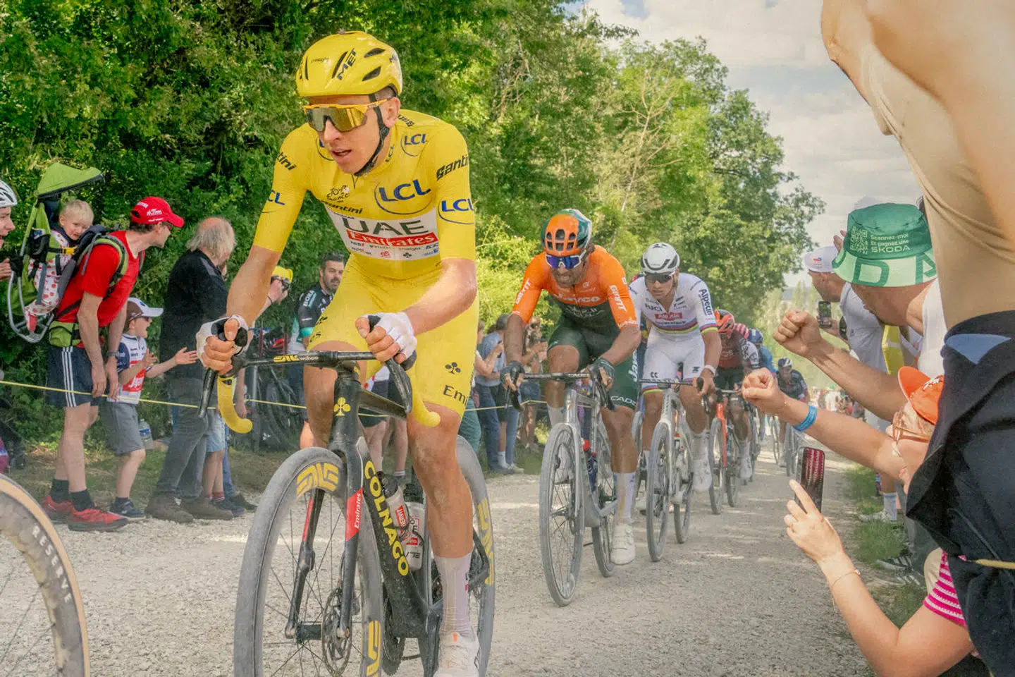 Efter søndagens etape med 32 kilometer grusveje har cykelrytterne haft mulighed for at trække vejret på løbets første hviledag. Tirsdag venter en etape, der potentielt kan blive »fatal« for nogle ryttere i årets Tour de France.
