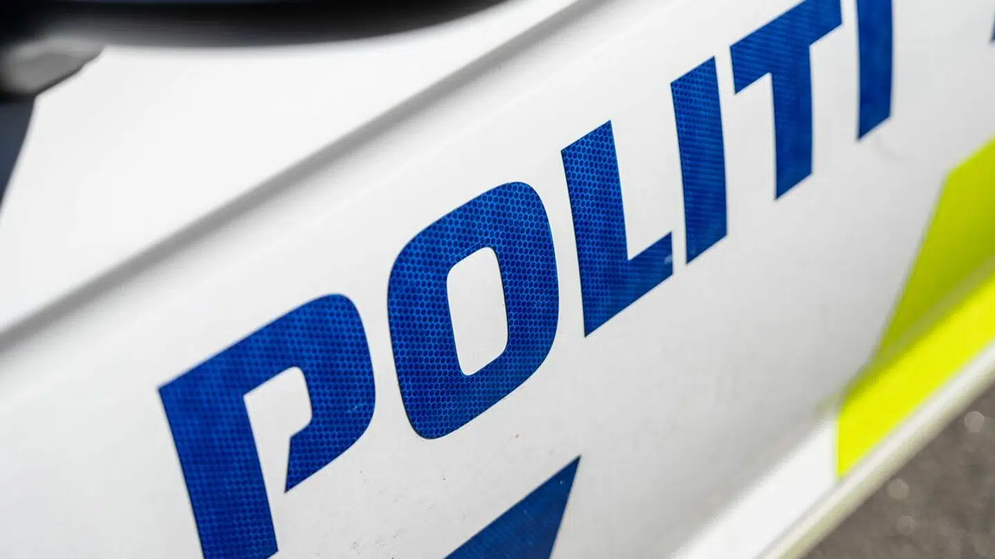 Politiet advarer beboere i området om at holde sig fra røgen.