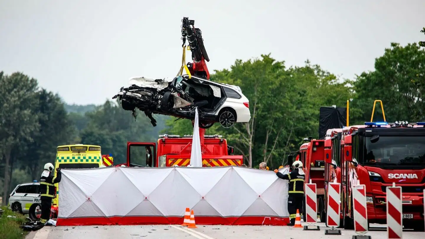Den hvide BMW, som den unge vanvidsbilist kørte i.