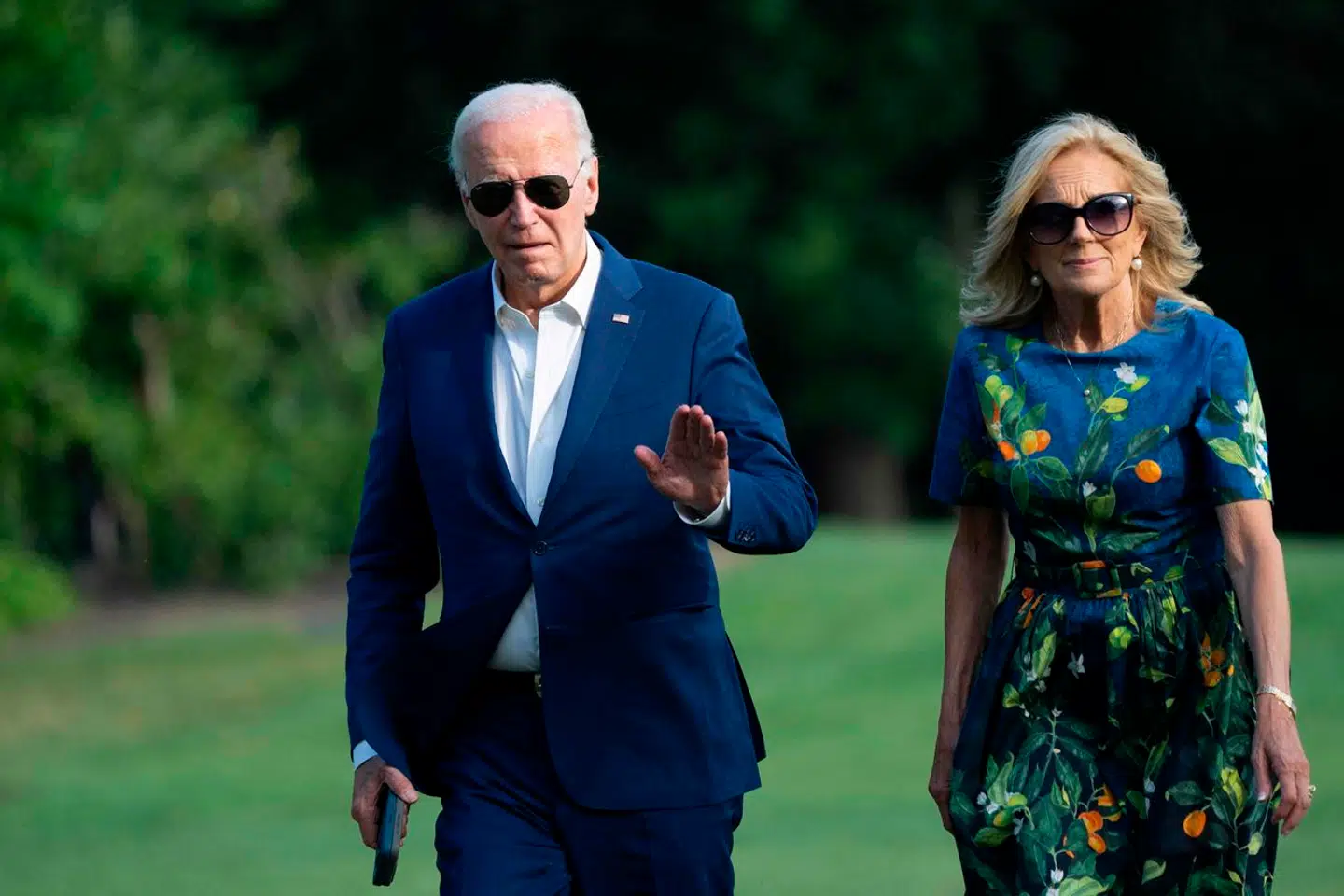 Joe Biden og hans hustru Jill Biden står foran en stor beslutning. Men lige nu tyder det ikke på, at Biden strækker gevær.