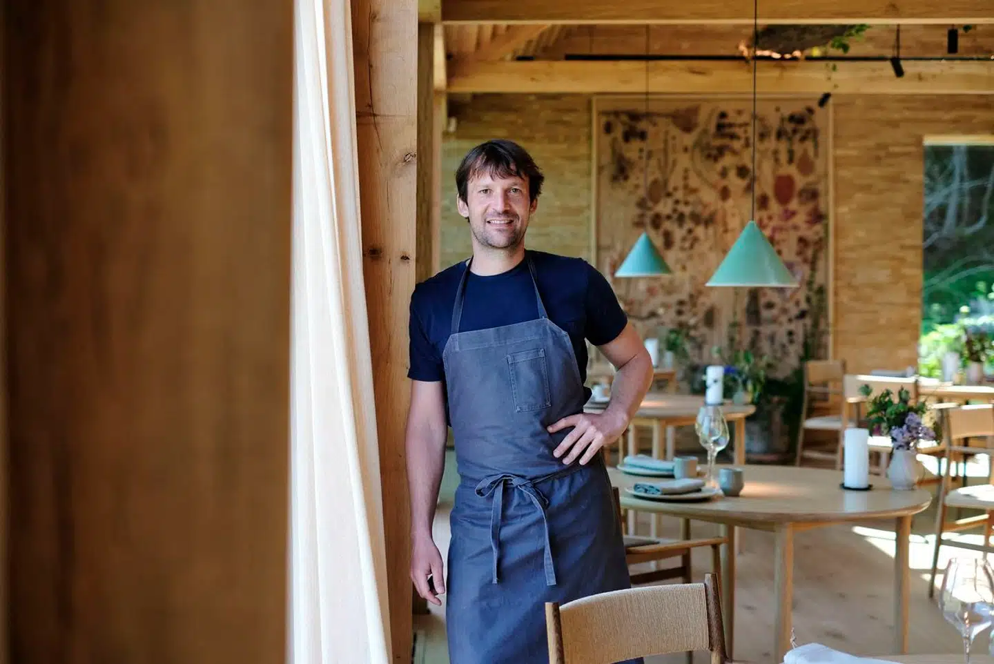 Rene Redzepi ses i Nomas gamle lokaler. Næste år lukker Noma, som vi kender det.