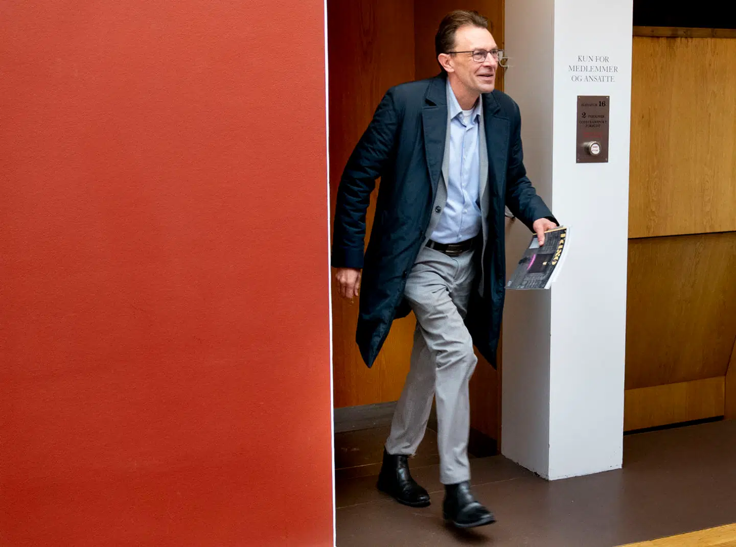 Der er travlt på Christiansborg. Så travlt, at politikeren Jeppe Søe mener, at det har medvirket til, at han har fået et stress-blackout.