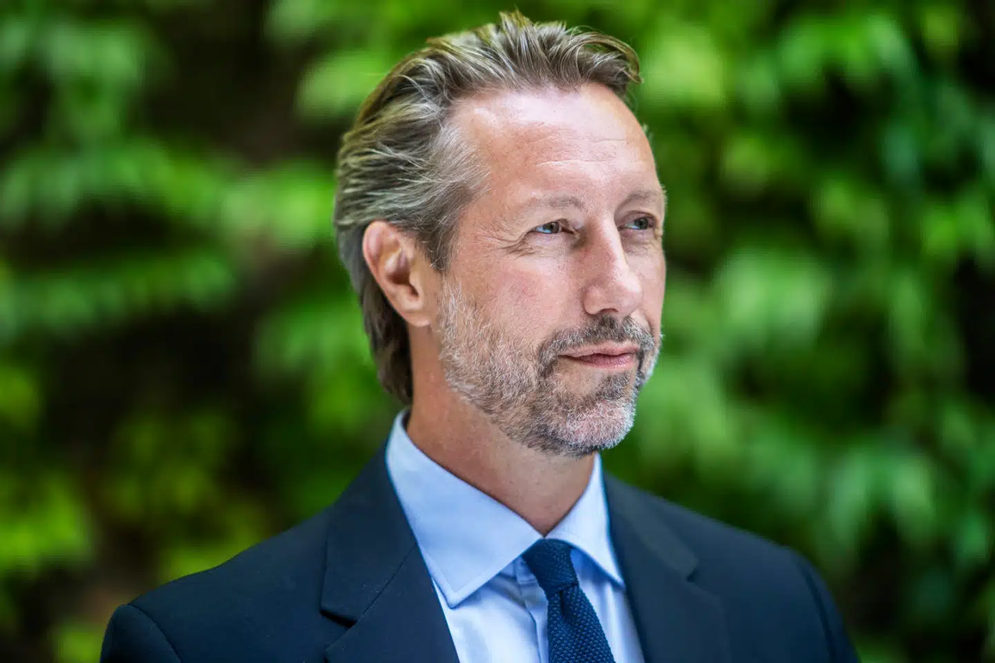 Advokat Jackie Phillip har trukket sig fra en formandspost i natklubselskab, få dage efter »Den sorte svane« blev sendt.