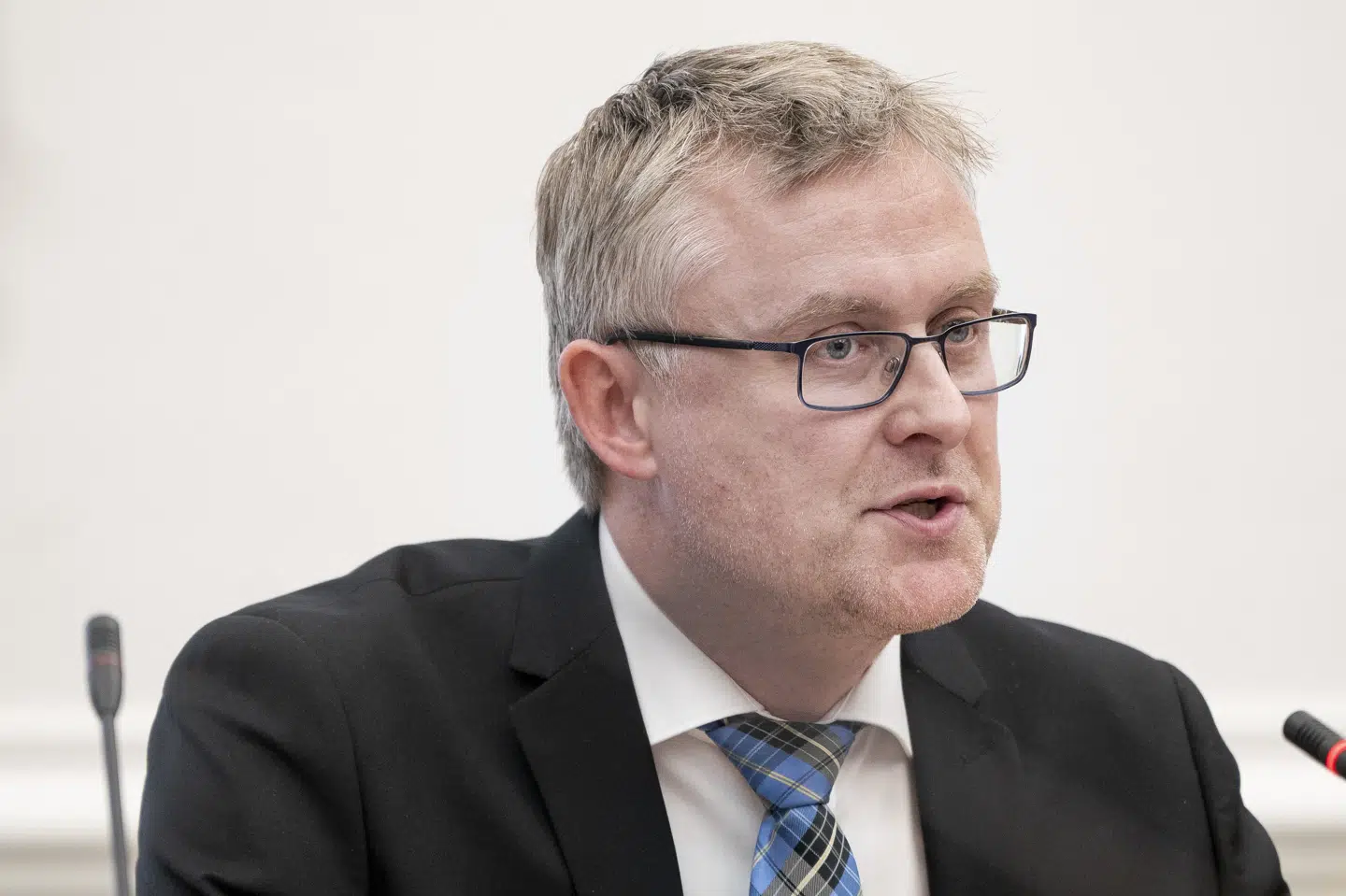 Jacob Jensen (V), som er minister for fødevarer, landbrug og fiskeri, mener, at det er forsvarligt at bruge Bovaer i foder til konventionelle køer, selvom der ifølge forskere mangler viden om dyrevelfærden. (Arkivfoto).