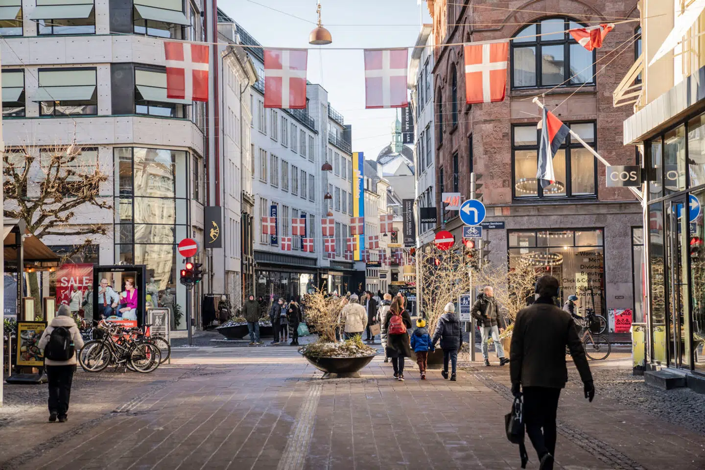 Hans Munck foreslår en rigtig nationaldag, hvor danskerne kan holde fri og samles om at fejre fædrelandet. Her er det flagning i Københavns gader i anledning af tronskiftet i januar 2024.
